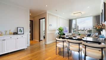 Family Apartment, Multiple Beds, Kitchen, City View | Meeting facility