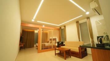Studio | Living area