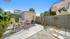 Outdoor dining - Bluewater Bungalow | Lagoon-Front Duplex Near Beach & Boat Dock (PCB)