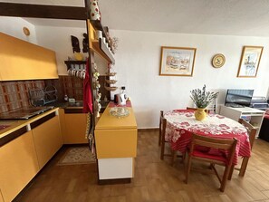 Fridge, microwave, oven, stovetop - Seafront apartment - 4 guests (Argelès-sur-Mer)