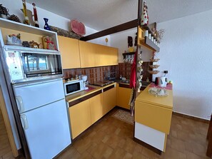 Fridge, microwave, oven, stovetop - Seafront apartment - 4 guests (Argelès-sur-Mer)