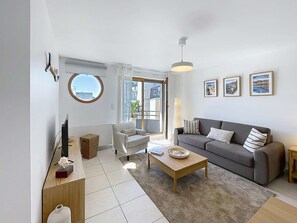 TV - Cozy studio, secure parking - 2 guests (50m from beach) (Granville)