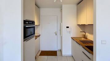 Réfrigérateur, micro-ondes, plaque de cuisson, lave-vaisselle