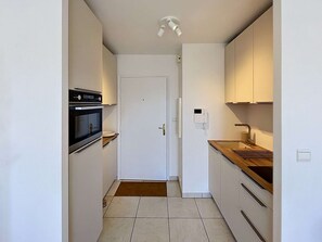 Fridge, microwave, stovetop, dishwasher - Cozy studio, secure parking - 2 guests (50m from beach) (Granville)