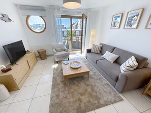 TV - Cozy studio, secure parking - 2 guests (50m from beach) (Granville)