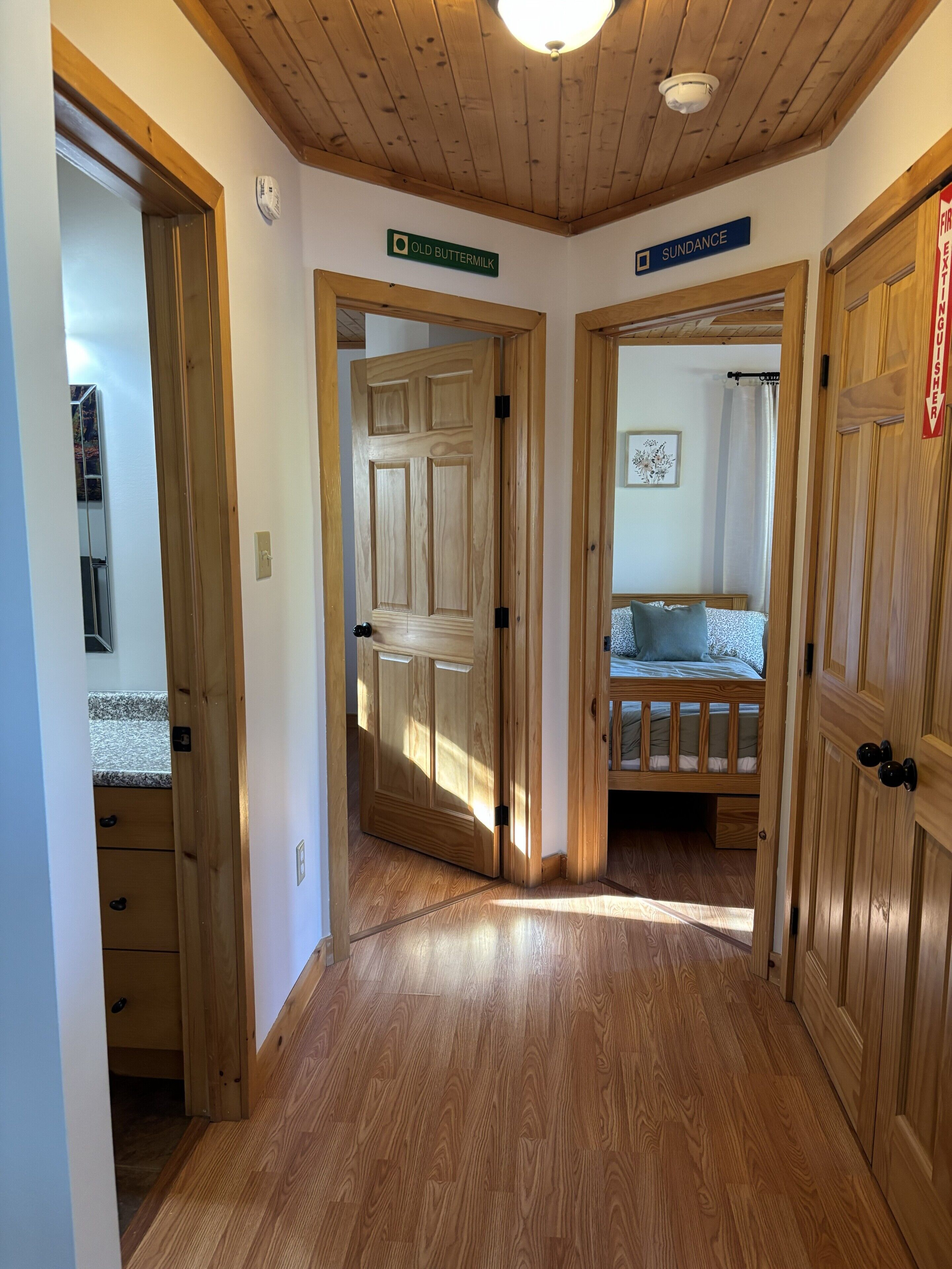 2 quartos, ferros/tábuas de passar roupa, Wi-Fi, roupa de cama