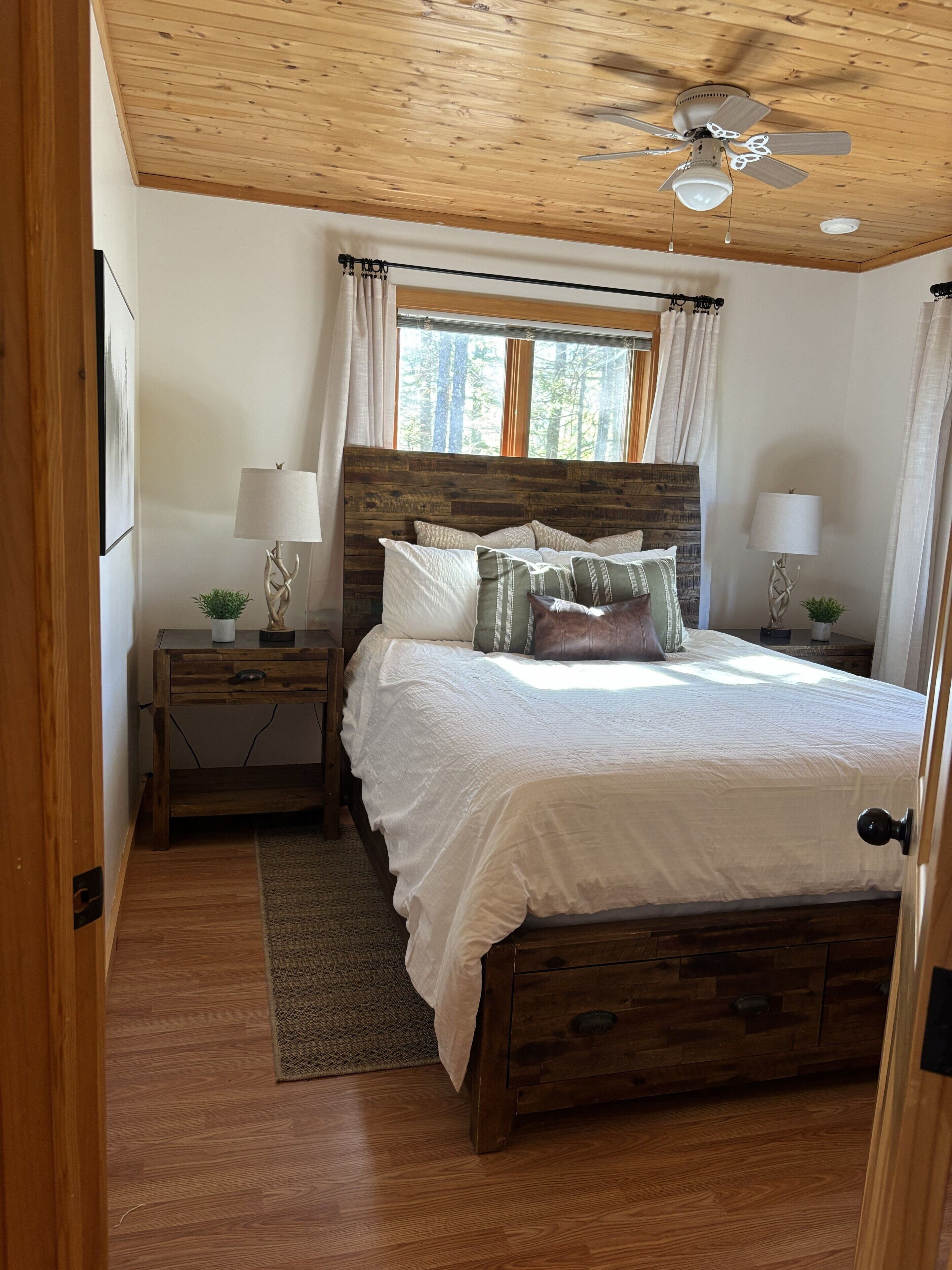 2 chambres, fer et planche à repasser, Wi-Fi, draps fournis