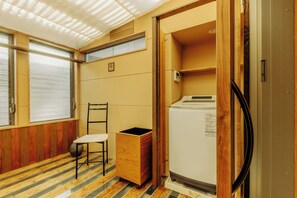 Interior - It is as if you have wandered into a historic town. Enjoy a special moment in the townscape preservation district. (高山市)