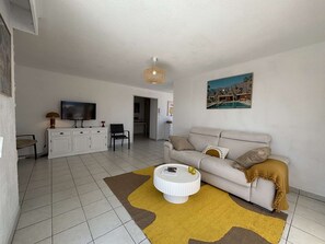 Living area - Apartment with sea view - 4 guests (Cavalaire-sur-Mer)