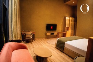 Executive cottage, uitzicht op zwembad | Een kluis op de kamer, verduisterende gordijnen, geluiddichte muren