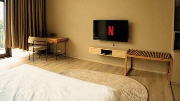 Executive Cottage, Pool View | In-room safe, blackout curtains, soundproofing, iron/ironing board