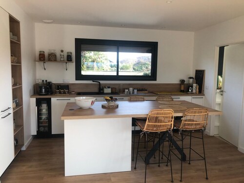 New house with swimming pool 10 minutes from Pau, ideal for relaxing and enjoying.