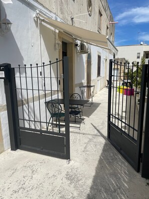 Outdoor dining - Apartment 'Toma House 14' with Private Terrace, Wi-Fi and Air Conditioning (Galatina)