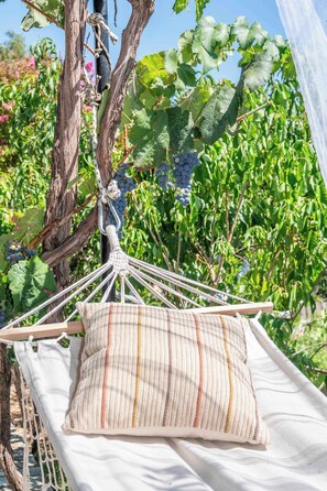 Property grounds - Green Yard Gem - Family Getaway in Sidari, Corfu (Antiperni)