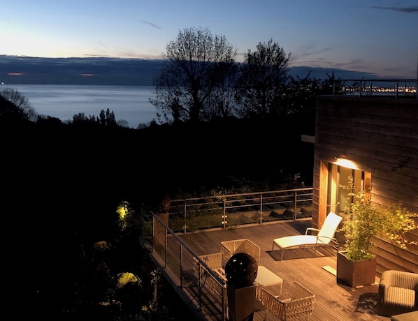 A deck with outdoor furniture, a railing, and a view of the water. - Villa sea view Normandy Deauville (Trouville-sur-Mer)