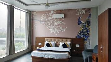 Executive Double Room, City View | Desk, free WiFi
