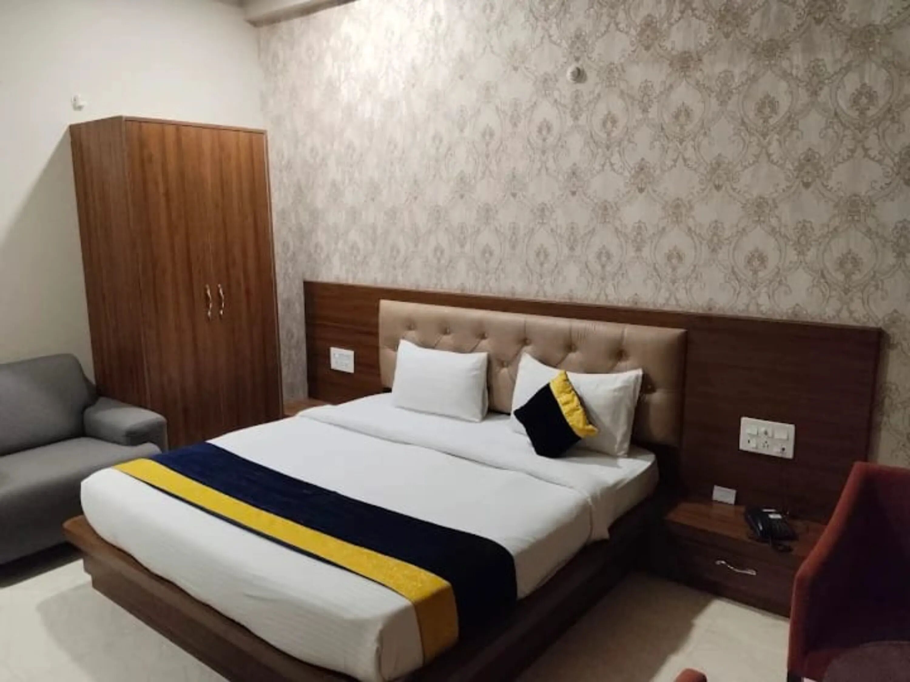 Deluxe Double Room, City View | Desk, free WiFi