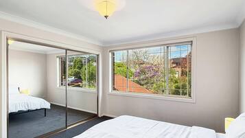House | 4 bedrooms, Internet