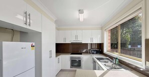 Room - Metawise Spacious 4-bedroom Home in Cherrybrook (Sydney)