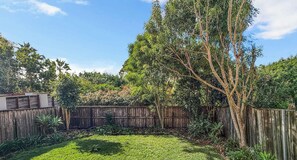 Room - Metawise Spacious 4-bedroom Home in Cherrybrook (Sydney)