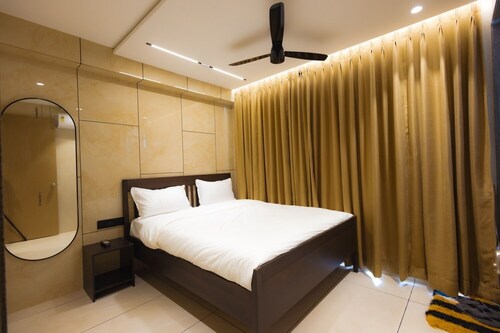 Nirrtul Emerald 1BHK Apartment Cozy & Quite