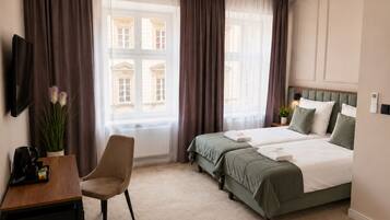 Deluxe Studio Suite, Hill View | Interior