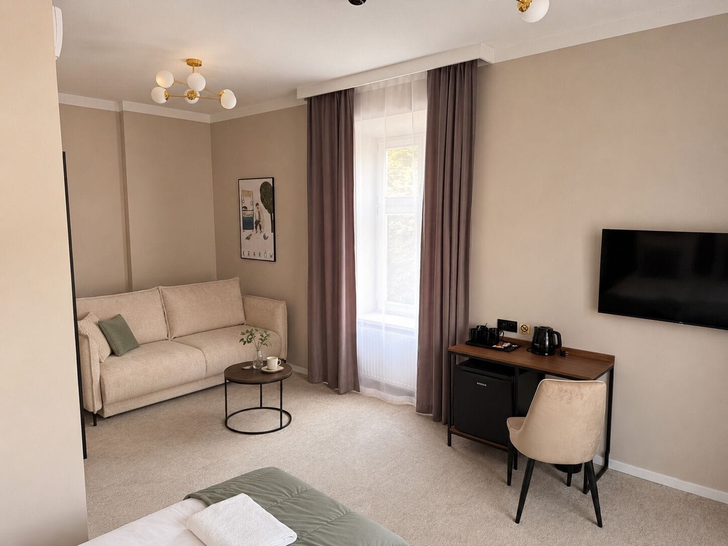 Deluxe Studio Suite, Hill View