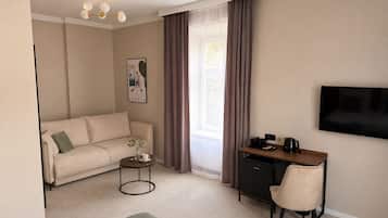 Deluxe Studio Suite, Hill View
