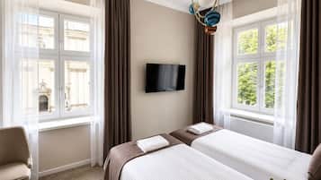 Hypo-allergenic bedding, iron/ironing board, free WiFi