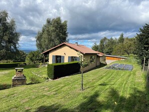 Property grounds - Vrbo Property (Augerolles)