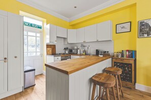 Private kitchen - Fantastic 1BDR Flat in Chiswick w Spacious Garden (Greater London)