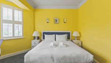 Iron/ironing board, Internet, bed sheets