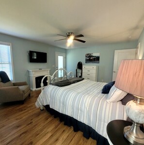 3 bedrooms, iron/ironing board, travel cot, WiFi - Peaceful Cattle Farm Escape near Massanutten (Elkton)