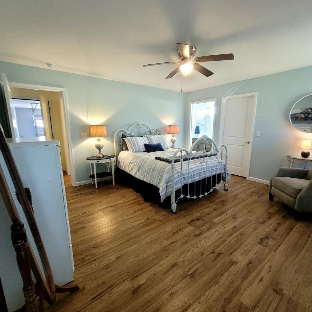 3 bedrooms, desk, iron/ironing board, travel crib