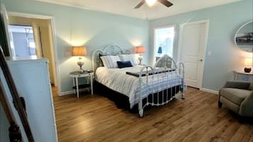 3 bedrooms, desk, iron/ironing board, travel crib