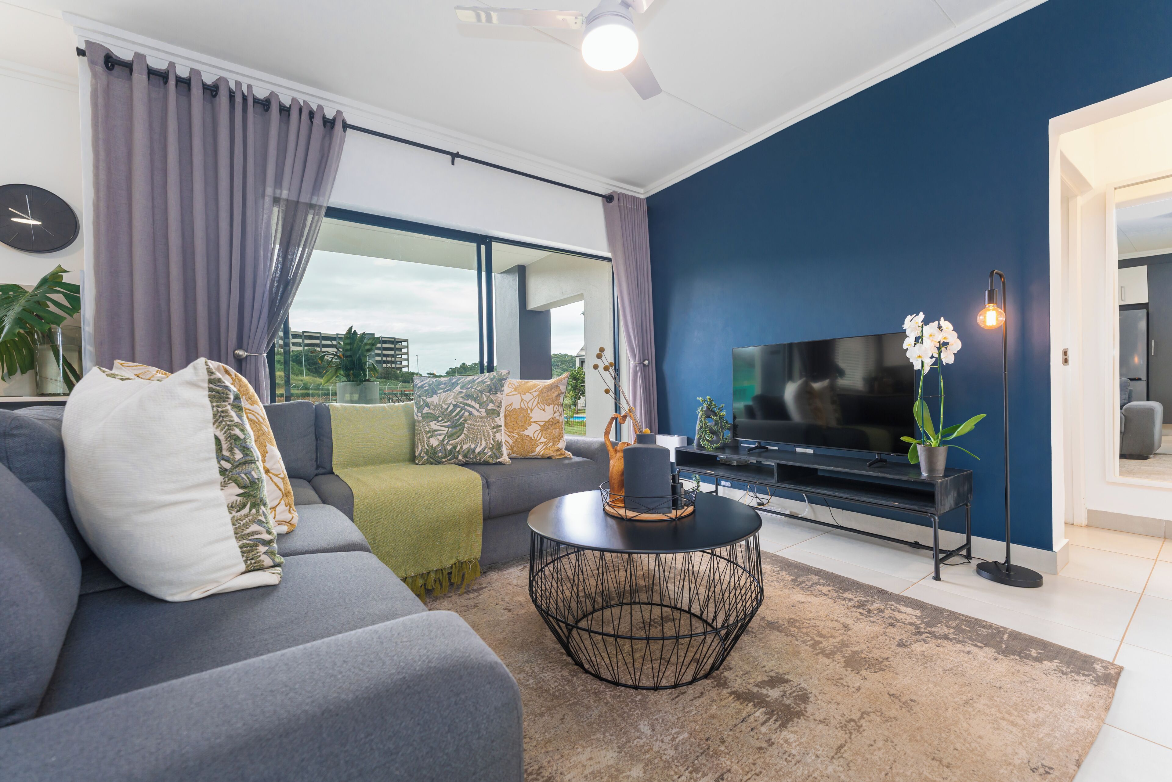 Appartement Luxe, 3 chambres, rez-de-chaussée (Luxury 3 - Bedroom Garden Apartment) | Coin séjour
