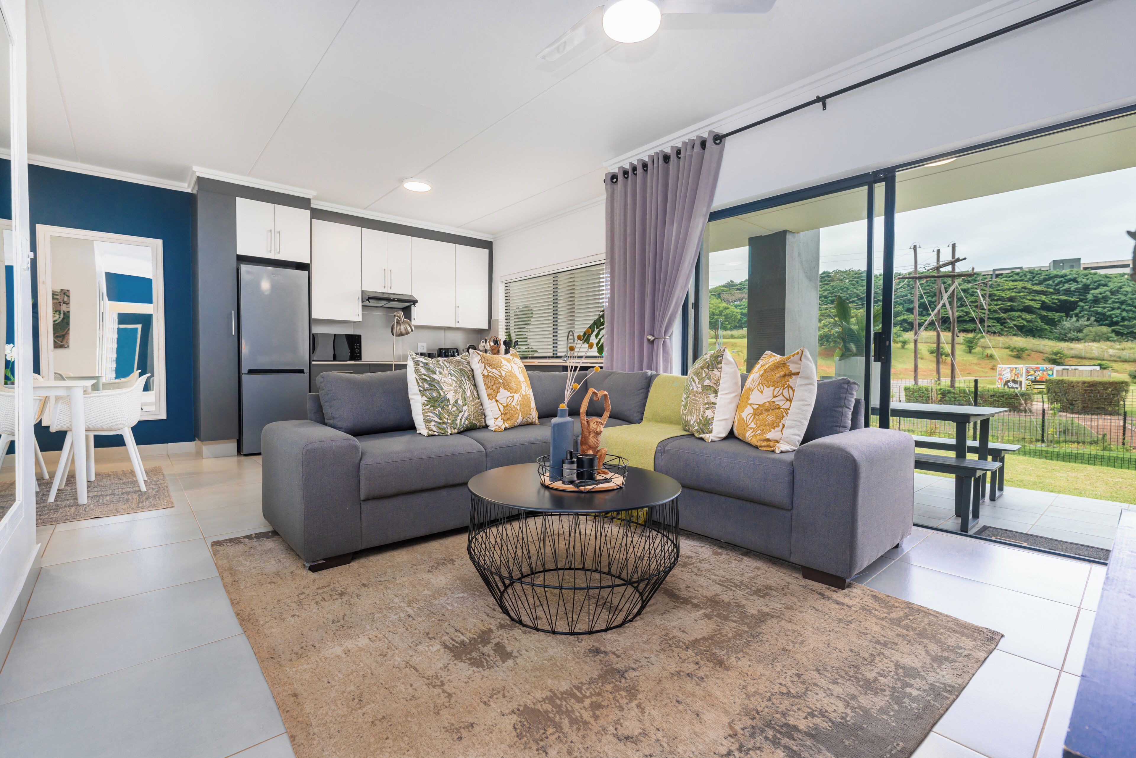 Appartement Luxe, 3 chambres, rez-de-chaussée (Luxury 3 - Bedroom Garden Apartment) | Coin séjour