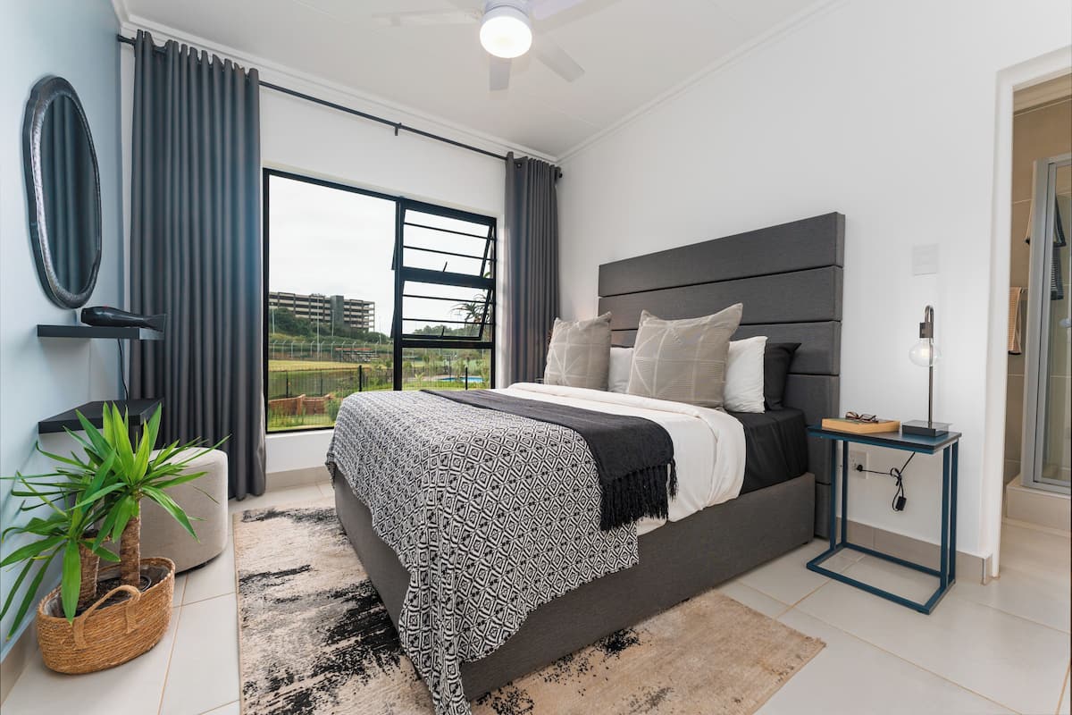 ラグジュアリー アパートメント 3 ベッドルーム 1 階 (Luxury 3 - Bedroom Garden Apartment) | アイロン / アイロン台、WiFi (無料)、客室ごとに異なる装飾、客室ごとに異なるインテリア
