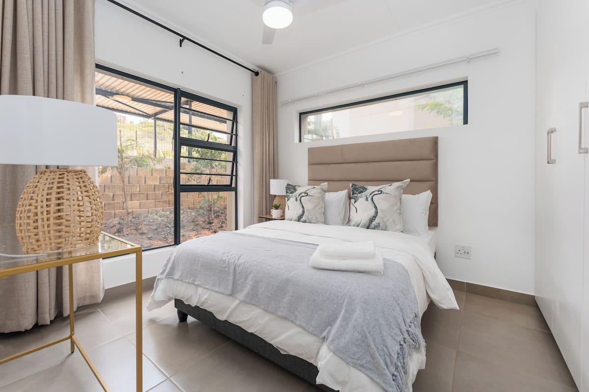 ラグジュアリー アパートメント 3 ベッドルーム バルコニー (Luxury-3Bedroom Upper Floor Apartment) | アイロン / アイロン台、WiFi (無料)、客室ごとに異なる装飾、客室ごとに異なるインテリア