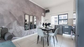 Luxury Apartment, Executive Level (Luxury1-Bedroom Upper Floor Apartment) | Interior