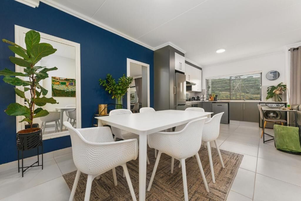 Apartament de luxe, pati, planta baixa | Servei de restauració