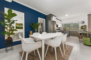 Apartament de luxe, pati, planta baixa | Servei de restauració