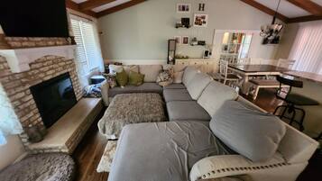 Smart TV, fireplace, DVD player, table tennis
