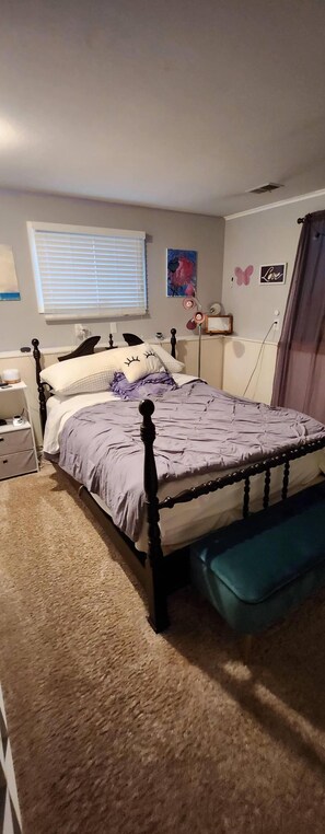 3 bedrooms, desk, iron/ironing board, free WiFi