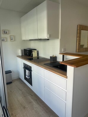 Private kitchen - Vrbo Property (La Grande-Motte)