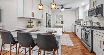 Family Stay with Game Garage, Fire Pit, Streaming TVs and Private Yard