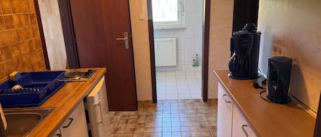 Fridge, microwave, coffee/tea maker, electric kettle