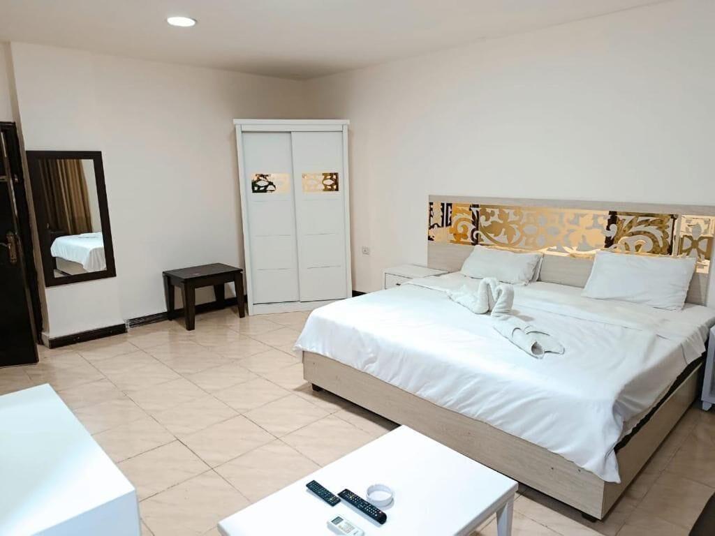 Studio, 1 tweepersoonsbed | Lakens van Egyptisch katoen, luxe beddengoed, verduisterende gordijnen