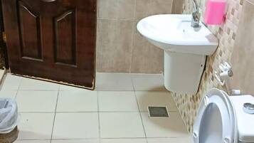 Studio, 1 Double Bed | Bathroom | Hair dryer, slippers, towels, soap