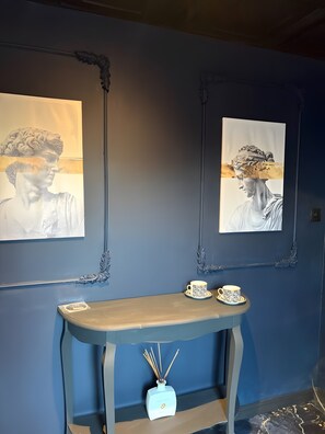 Interior - Bed and Breakfast 'Luxurious Love Room By Vill'amore' with Private Terrace, Wi-Fi and Air Conditioning (Solaro)